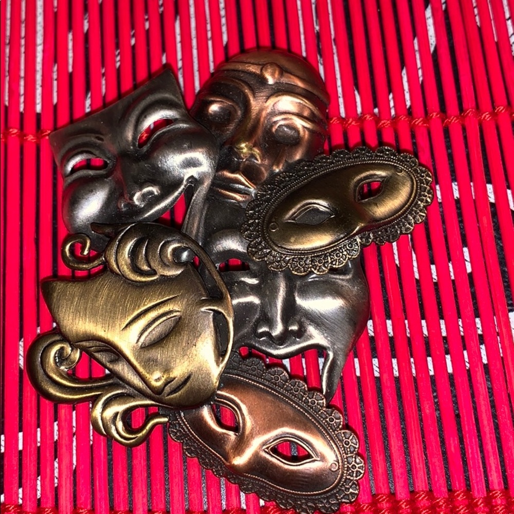 Mask 😷 brooch - Picture 2 of 3